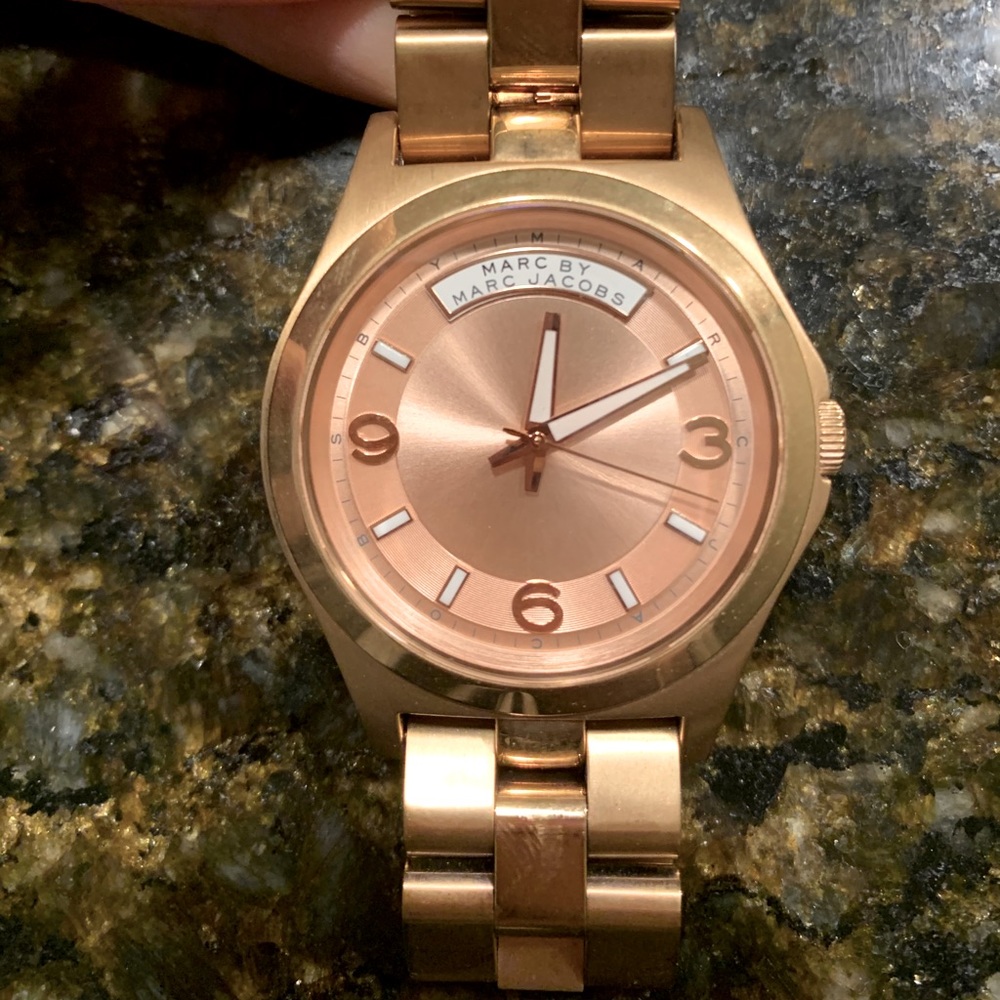 MARC BY MARC JACOBS ROSE GOLD / GOLD WATCH